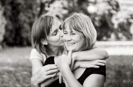 Estudio determina que pasar más tiempo con tu mamá la ayuda a vivir más